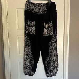In Gear Resort Black and White Patterned Women's Pants